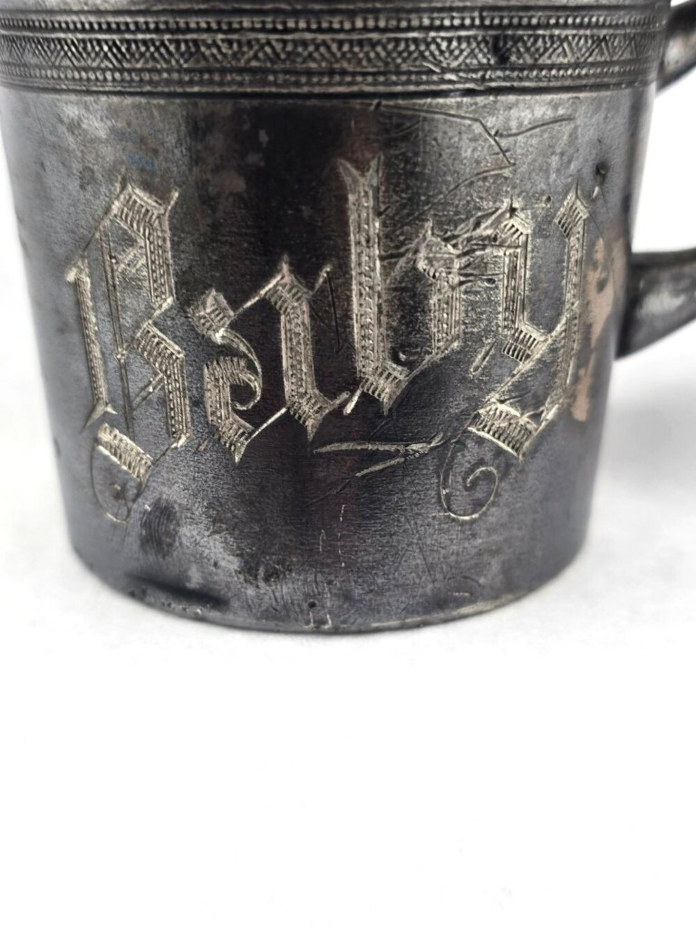 Antique Rockford Silverplate Co. Baby Cup Ornate Gothic Engraving Patina - Picture 2 of 15